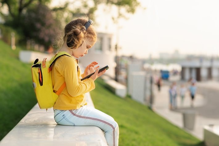 Mobilní telefon pro školáka? Podzimní akce od SAZKAmobilu Vám pomohou s rozhodnutím